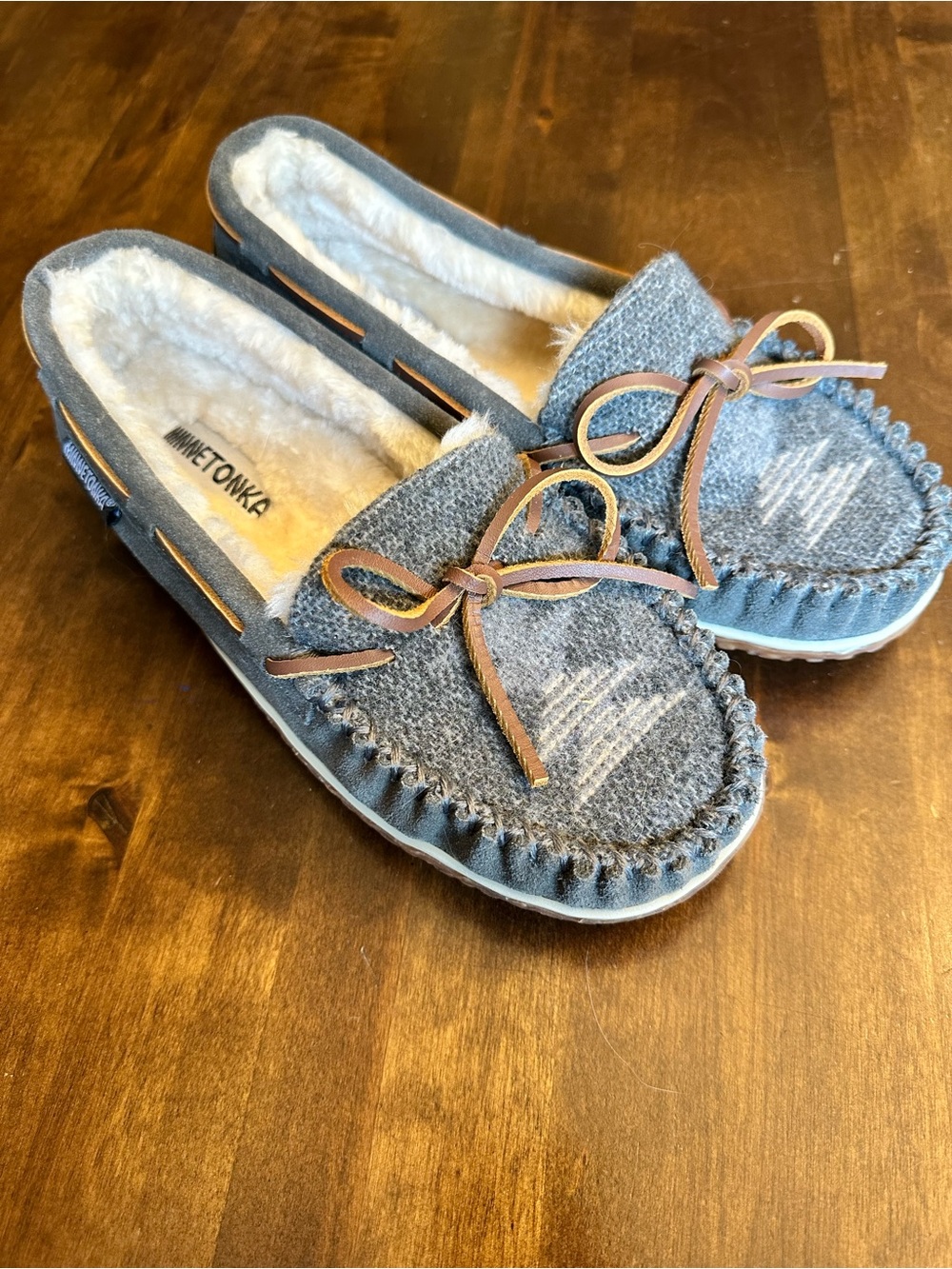 Minnetonka Tilia Women's Slippers Rubber Soles Size 9